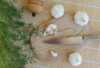 Garlic bulbs on cutting board