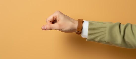 Obraz premium Impatient blonde woman demands punctuality urgently checking time against wall