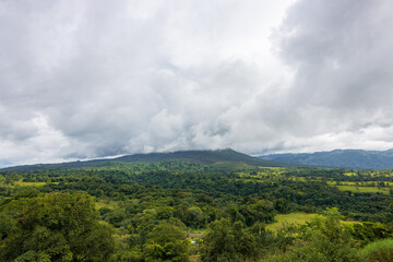 Fototapeta na wymiar Beautiful views in Arenal Natural Park (Costa Rica) 