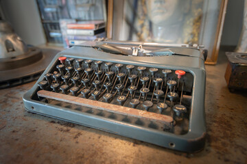 old typewriter keyboard - 643721739