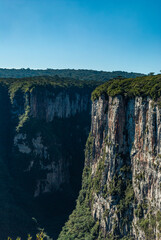 Cânion do Itaimbezinho, trilha do rio do Boi, Cambara do Sul, Rio Grande do Sul, Brasil.  