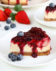 cheesecake with berries