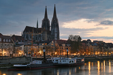 Fototapeta premium Regensburg old town at night Germany