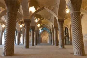 Fototapeta na wymiar Inside the Vakil Mosque