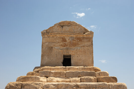 Tomb of Cyrus the great entrance