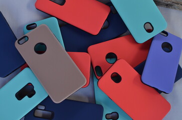 Cases de celular de color marron, rojo, celeste y azul, para marcas como Iphone y Samsung, iphone 6 plus, 7 plus, 8 plus