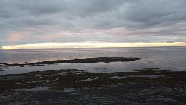 coucher de soleil sur le fleuve Saint-Laurent &agrave; Rimouski	