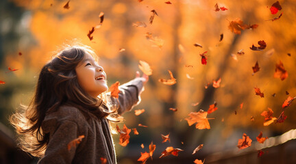 落ちてくる紅葉を浴びながら楽しそうに笑い見上げる子どもたちの幸せそうな様子