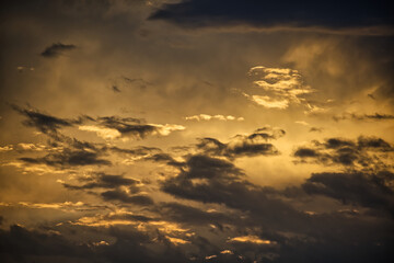 Fototapeta premium Sun casting long shadows and warm golden hue over clouds