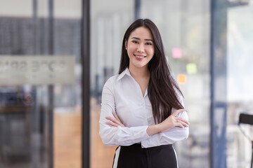 Fototapeta na wymiar Portrait of successful business asian women arms crossed and smile dressed casually with happy and self-confident positive expression isolated over office background