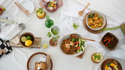 white and wood summer table 