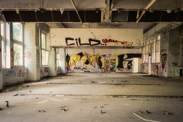 abandoned factory building - Verlassener Ort - Urbex / Urbexing - Lost Place - Artwork - Creepy - ...