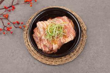 
A food made by marinating pork ribs in seasonings such as soy sauce, onion, and sugar for a...