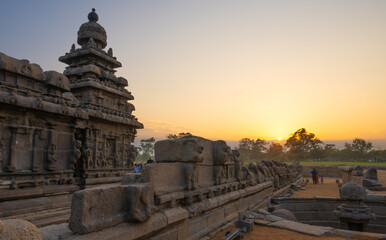 Fototapeta premium shore temple at sunset