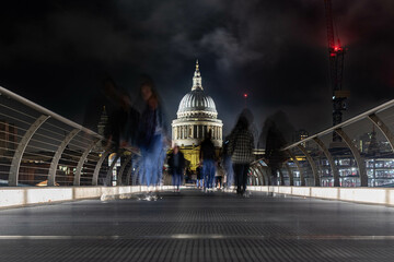 Night view of the St. Paul's Cathedral from the Millennium Bridge