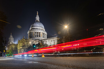 Night view of St. Paul's Cathedral of the city of London - obrazy, fototapety, plakaty