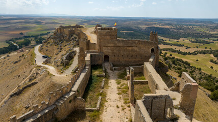 Fototapeta na wymiar Vista de la fortaleza califal de Gormaz en la provincia de Soria, España