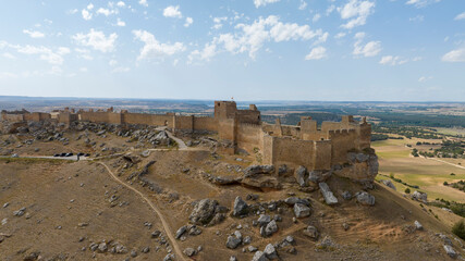 Obraz premium Vista de la fortaleza califal de Gormaz en la provincia de Soria, España