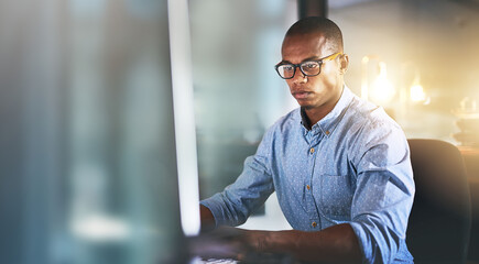 Fototapeta premium Banner, computer and businessman in office thinking with mockup, bokeh and online business for trading. Networking, research and black man with website for email, internet and space in workplace.