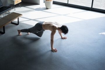 Man training push-ups Overhead view