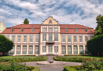 Fototapeta na wymiar Pałac Opatów w Parku Oliwskim