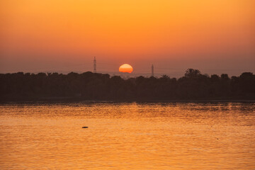 Amanecer en el rio Nolo
