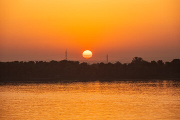 Amanecer en el rio Nolo