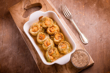 prawn zucchini rolls witn mozzarella and sesame seeds