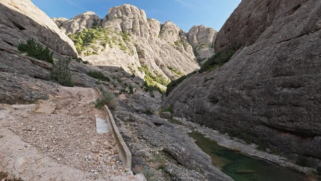 Els estrets d`Arnes a fascinating natural park
