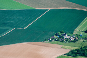 Obraz premium vue aérienne de champs dans l'Eure-et-loir en France