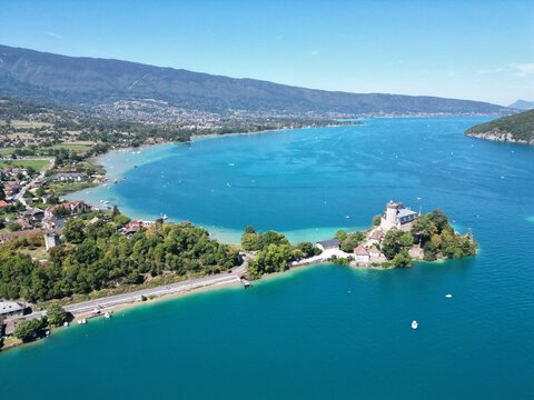 Lac Annecy - Chateau de Duingt - Alpes - France - Vue a&eacute;rienne drone