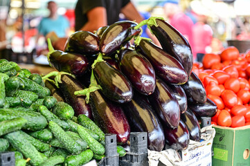 fresh and ripe aubergines, cucumbers and tomatoes on a market stall in the Cibinsmarkt, Piaţa...