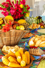 T&iacute;pico caf&eacute; da manh&atilde; tropical em resort de praia no nordeste brasileiro