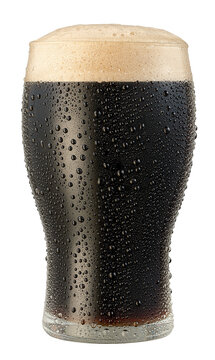 ta&ccedil;a de vidro com cerveja escura isolado em fundo transparente - copo com chope escuro