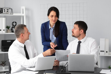 Fototapeta premium Business consultants working at table in office