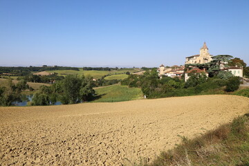 Vue d'ensemble du village, village de Lavardens, département du Gers, France