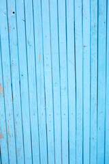 Naklejka premium blue vintage door panel strips. peeling paint on wood doors