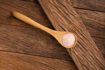 Himalayan pink salt in the spoon - Fine crystals