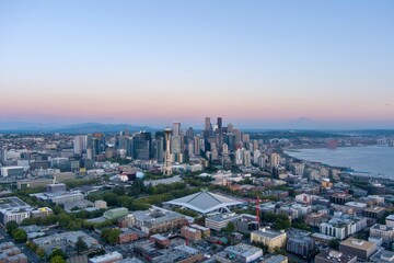 Naklejka premium The Seattle, Washington skyline at sunset
