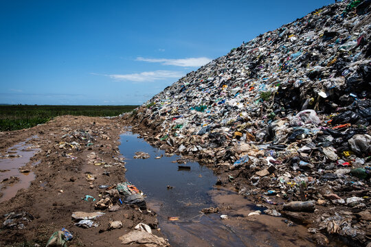 Contaminaci&oacute;n: basurero a cielo abierto