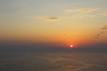 Obraz premium sunset over the sea natural background