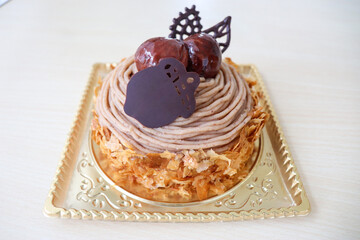 栗たっぷりのモンブランのデコレーションケーキ