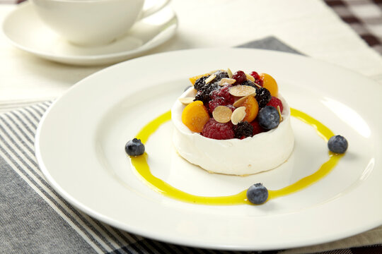 cheesecake with berries