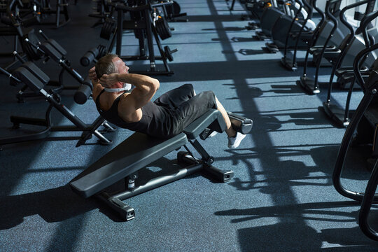 Strong man doing abdominal exercise in gym