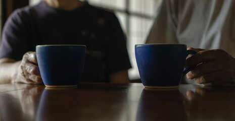Senior couple drinking coffee in a Japanese house.  日本家屋でコーヒーを飲むシニアカップル