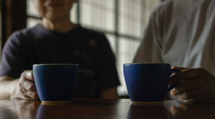 Senior couple drinking coffee in a Japanese house.  日本家屋でコーヒーを飲むシニアカップル