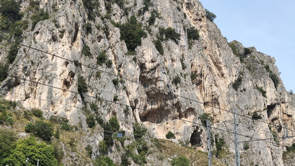 Fototapeta na wymiar La montagna nel parco della gola della rossa e di Frasassi nelle Marche in Italia