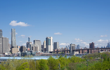 Naklejka premium panorama of Manhattan and brooklyn bridge across the East River from Brooklyn