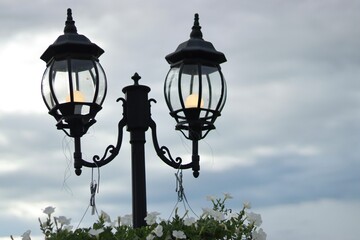 Fototapeta na wymiar low light old street lamp