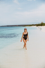 Fototapeta na wymiar Enjoying tropical beach with blue water